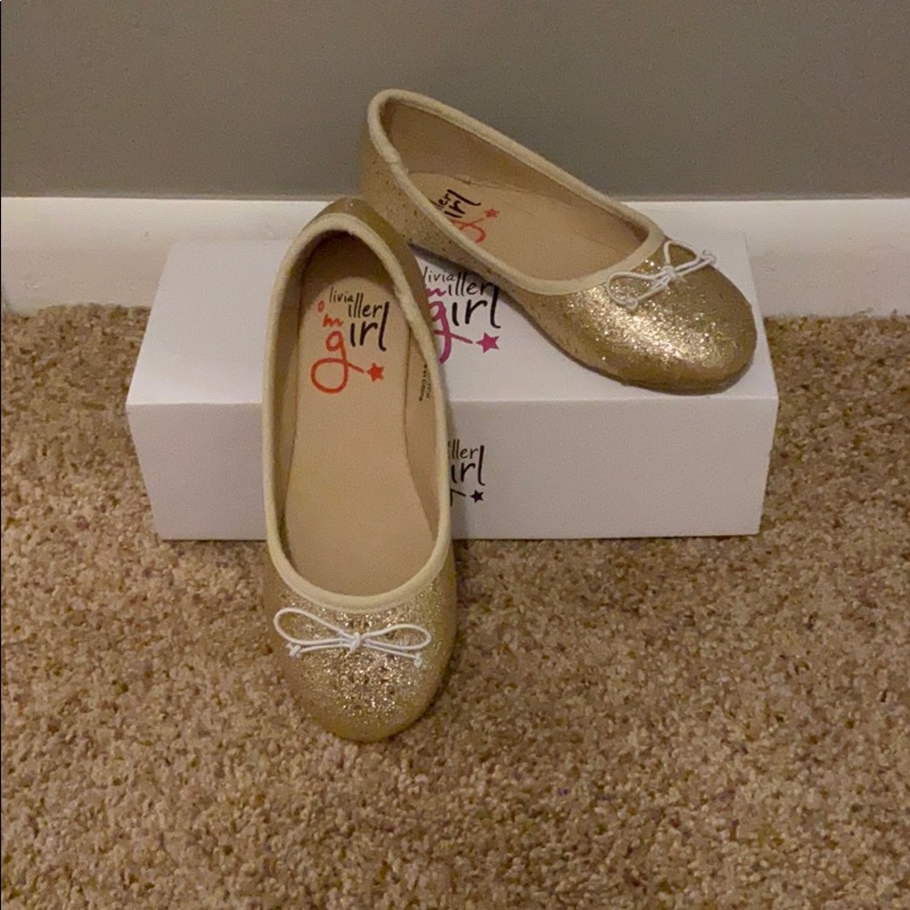 BNWT Girl’s Size 13 Gold Sparkle Flats!!
